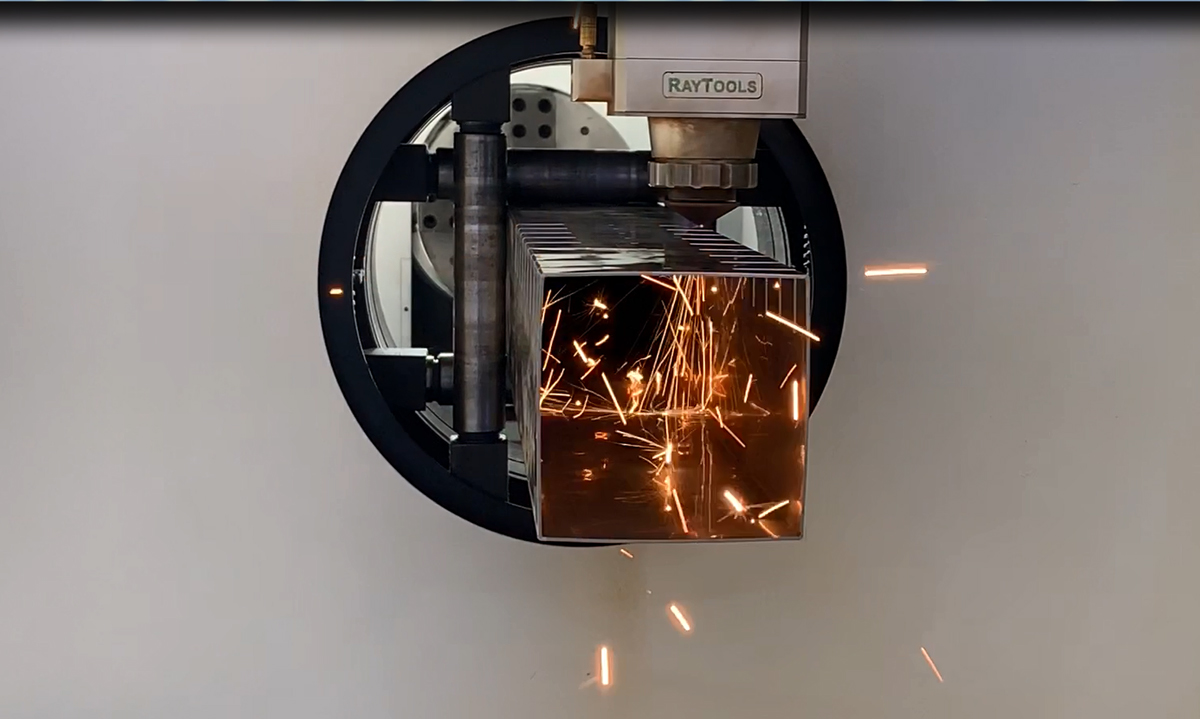 آلة قطع أنبوب ألياف الليزر