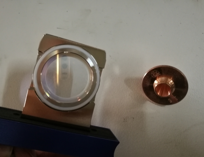 كيفية القيام بصيانة آلة القطع بليزر الألياف