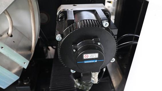 السيارات والسائقين